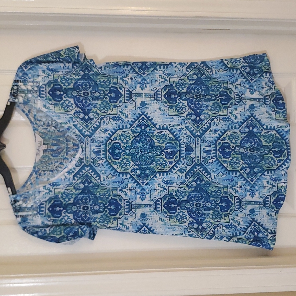 Turquoise and White Jeweled Short Sleeve Shirt Back Cutouts
